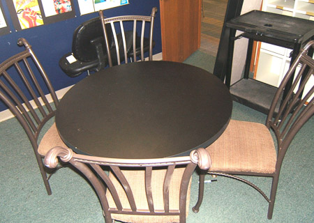 017 6815 Iron Table & Chairs