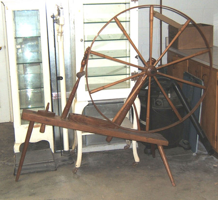 0020 7517 Large Spinning Wheel