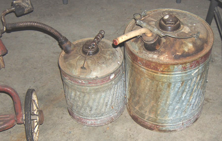 0063 6952 Old kerosene cans