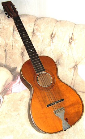 0065 6987 Older guitar