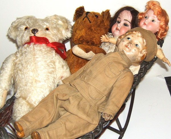 041 3956 Old Teddy Bears &Dolls