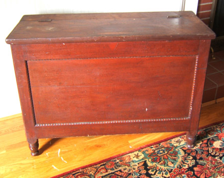 0017 7663 Partitioned hinged lid chest