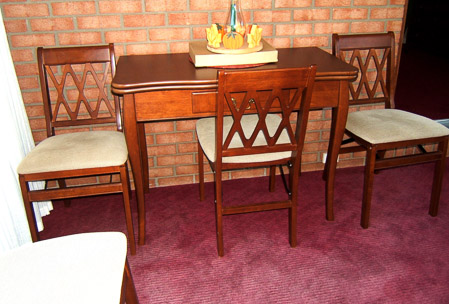 0029 7790 Game table & chairs