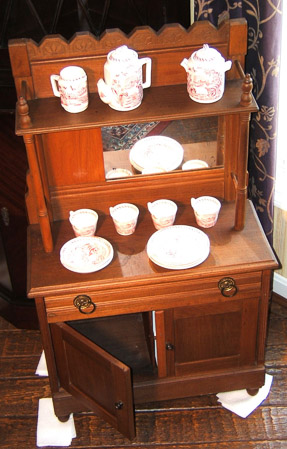 0035 7880 Child - Doll size cabinet