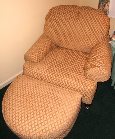 0040 8003 Upholstered Chair